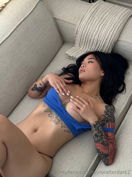 Nhiafterdark2 裸のモデル 写真