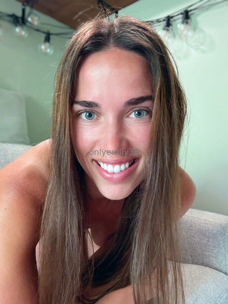 Only Emily30 ポルノスター 写真