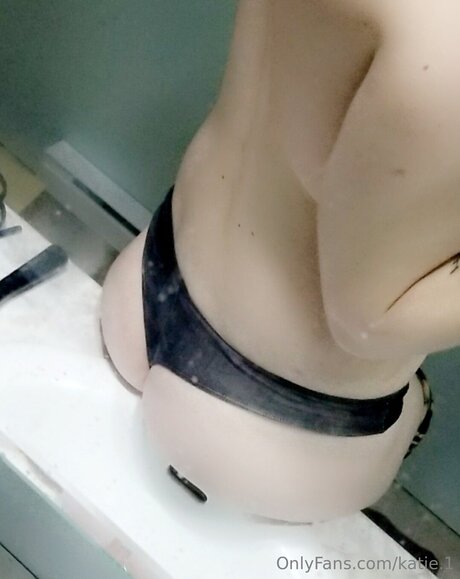 Katie 1 ヌードスター 写真