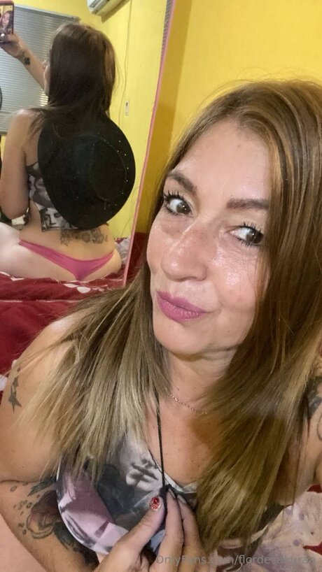 Flordesakuraa セクシー女優 写真