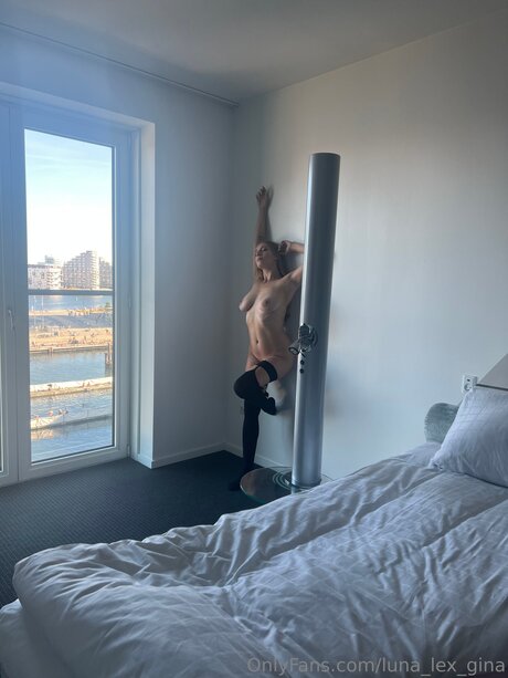 Tガールオンリーファン セクシーヌード 写真