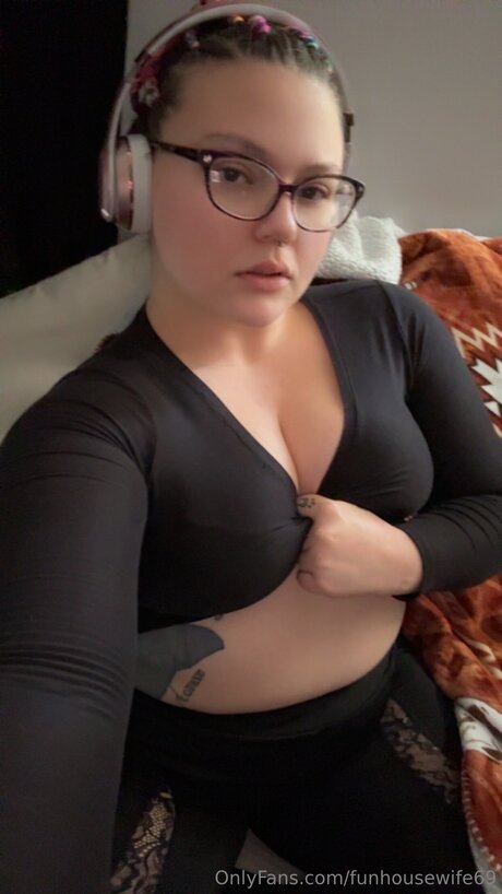 Funhousewife69 ヌードのポルノスター 画像