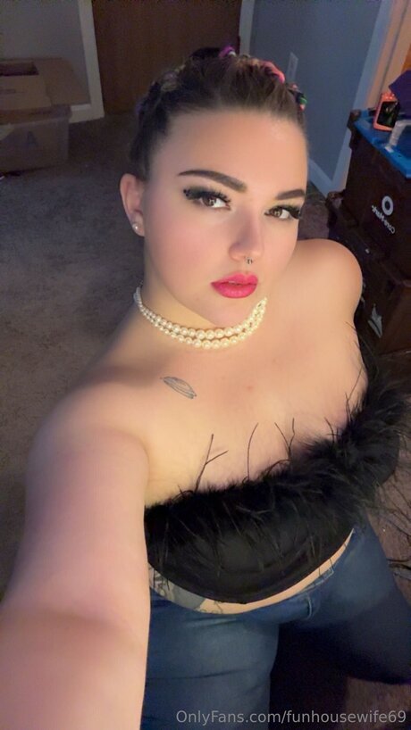 Funhousewife69 美しいモデル アーカイブ