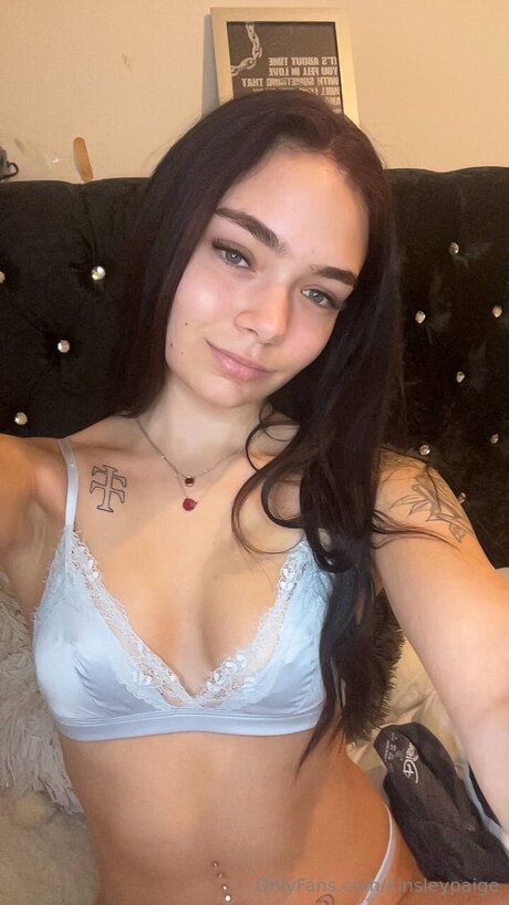 黒髪の熟女オンリーファンズ 美しい 画像