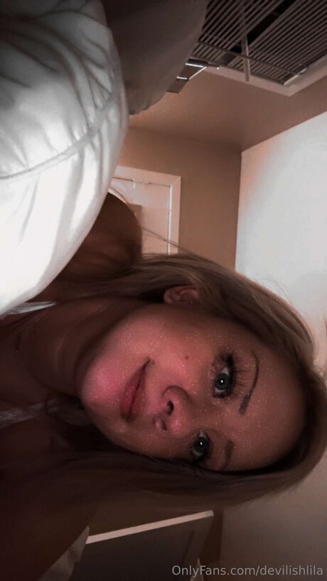 Devilishlila アダルト女優 写真
