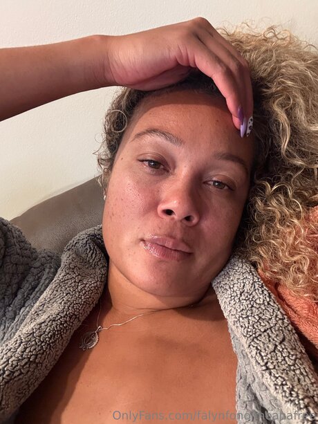 Falynfonoimoanafree ポルノスター アダルト 写真