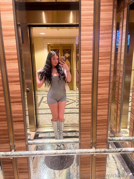 Clubkylie 美しいポルノスター 写真