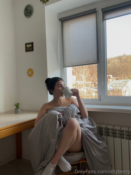 Ellyberry ポルノスター 写真