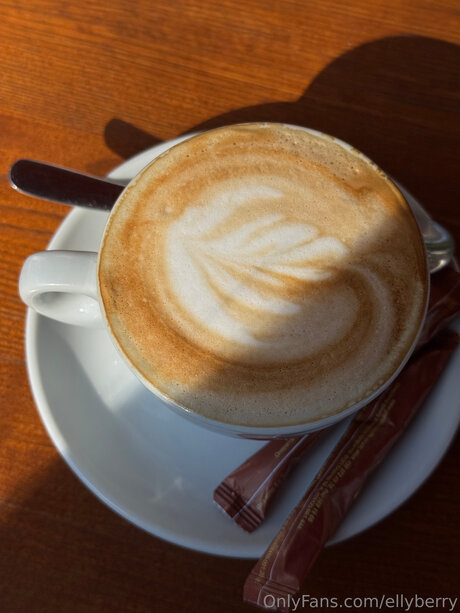 Ellyberry ポルノスター アダルト ギャラリー