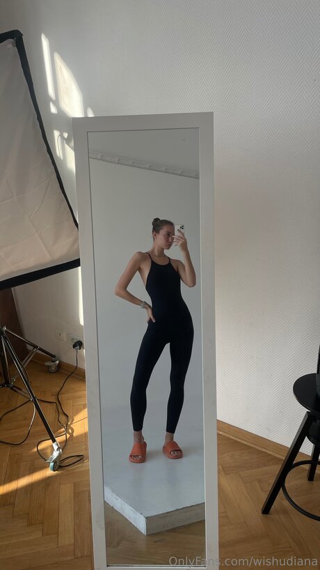 Wishudiana ホットなポルノスター 写真