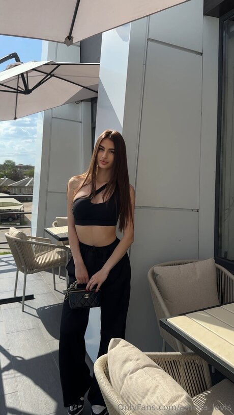 Amelia Lovis ポルノ女優 画像