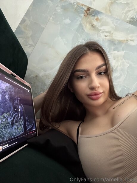 Amelia Lovis 無料女優 画像