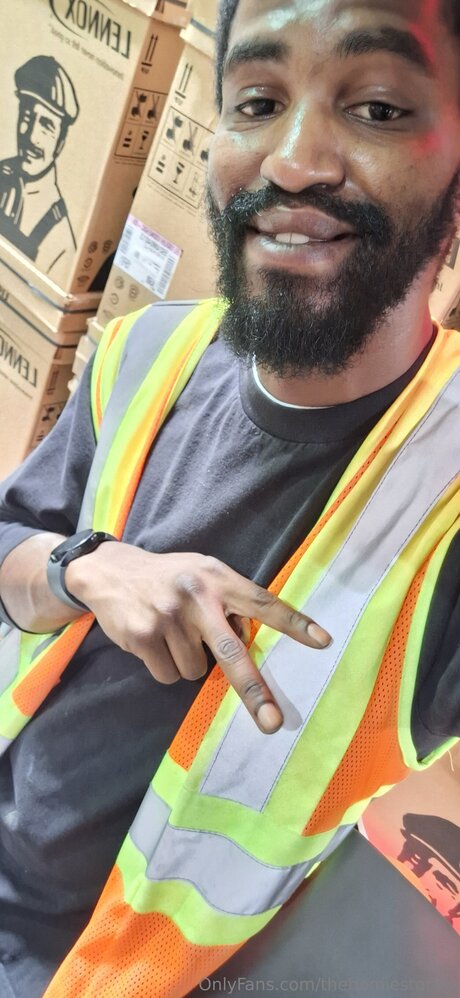 尖ったおっぱいオンリーファンズ ポルノ 写真