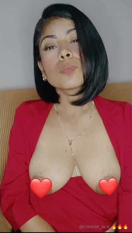 Connie Xcx ポルノモデル 写真