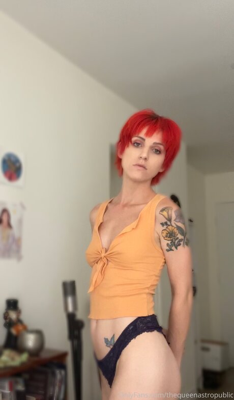 Thequeenastropublic セクシーなポルノスター 写真