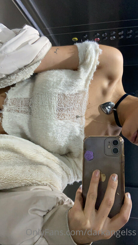 asmr 足 オンリーファンズ えろた 写真