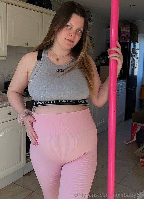 Hollibaby69 ホットなスター 画像