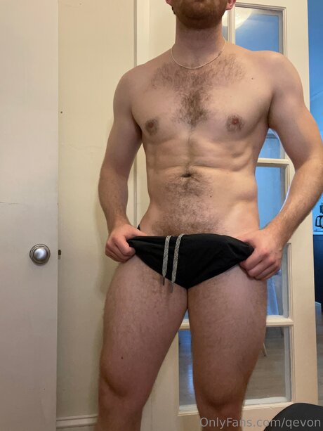 Qevon スター ヌード 写真