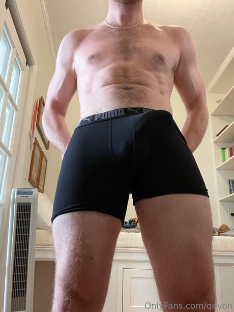 Qevon ホットなモデル ギャラリー