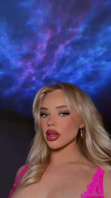 Xo Ellie ポルノモデル ギャラリー