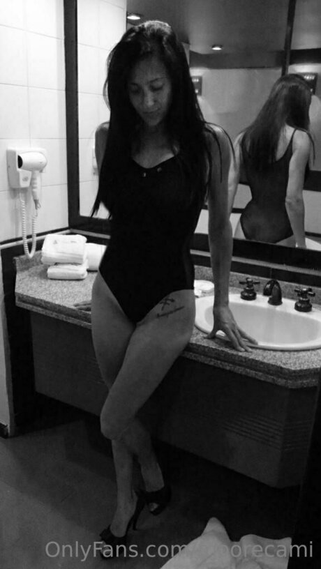 Moorecami アダルト女優 画像