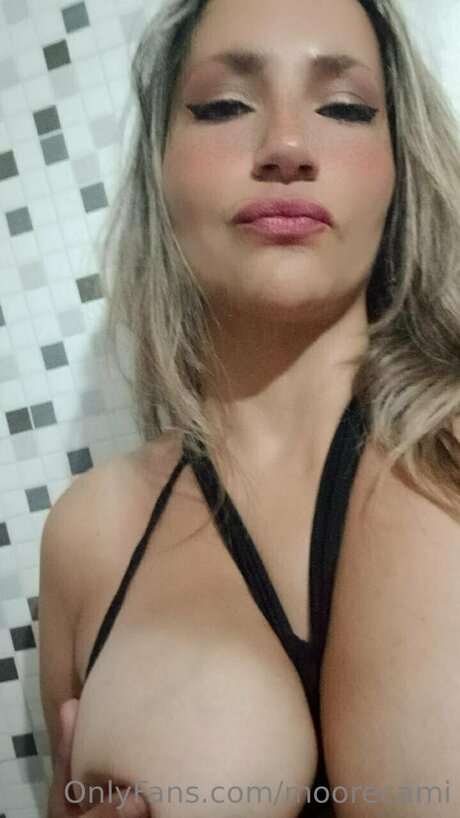 パイズリ オンリーファンズ アートポルノ 画像