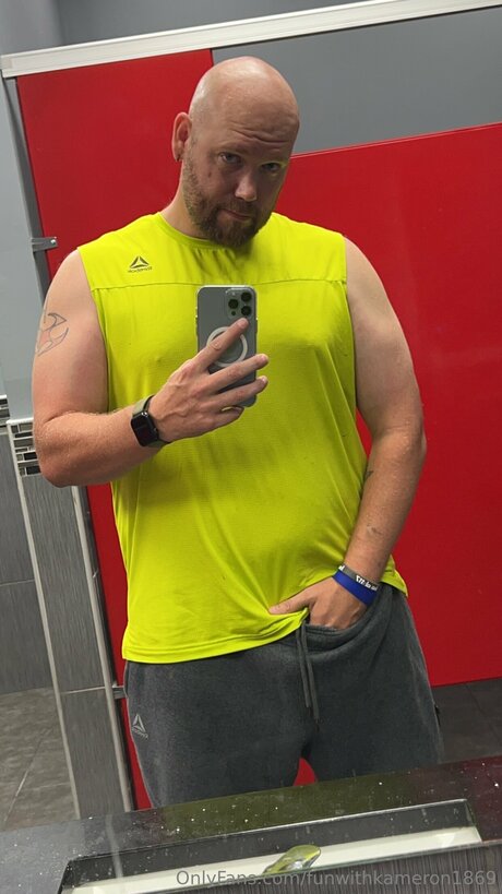 巨乳ストリップオンリーファンズ 美しい裸 写真