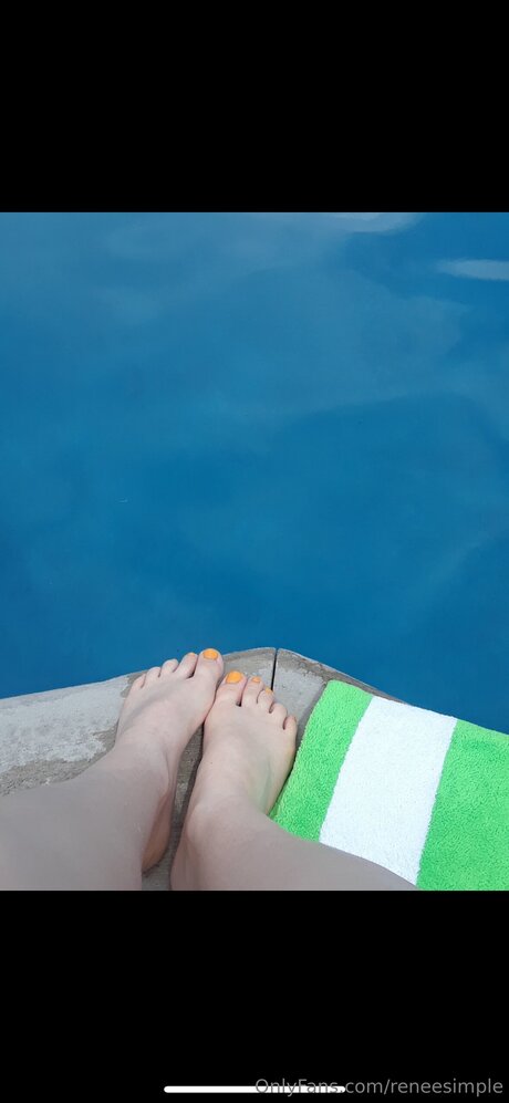 Reneesimple 美しいモデル 写真