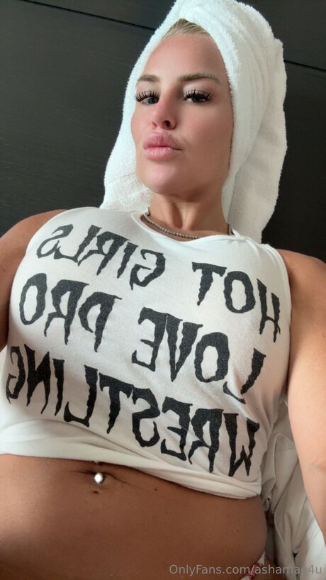 カーリーエボニーオンリーファンズ 美しいヌード 写真