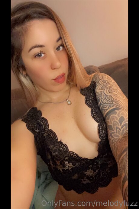 巨乳ラテン系ティーンオンリーファンズ 無料裸 写真