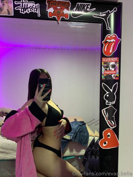 Evaa Bella セクシーモデル ギャラリー