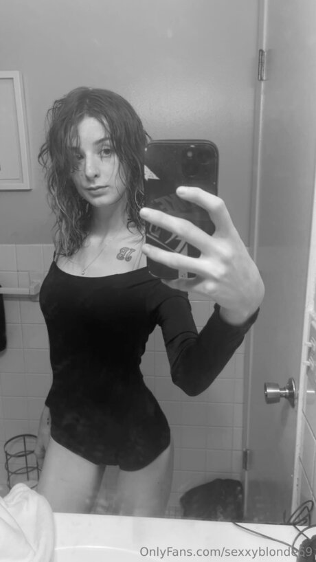 角質の女の子オンリーファンズ セクシーxxx 写真