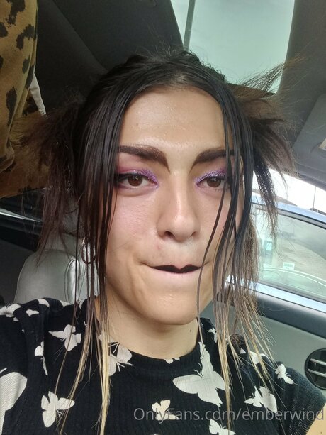 Emberwind ポルノスター アダルト 画像