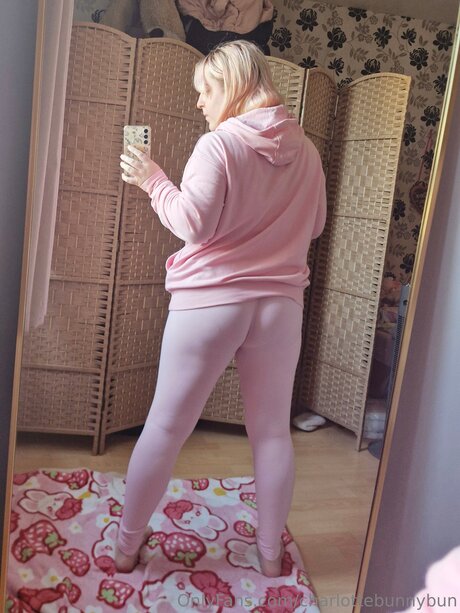 オイルを塗った巨乳オンリーファンズ 無料エロ 写真