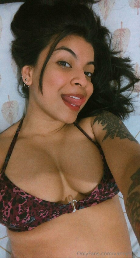 Vannef33t ポルノモデル 画像