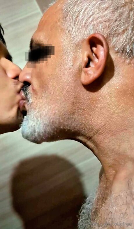 ビッグフィートオンリーファン 無料 写真