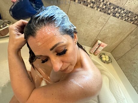 カーリーエボニーオンリーファンズ ポルノ 写真