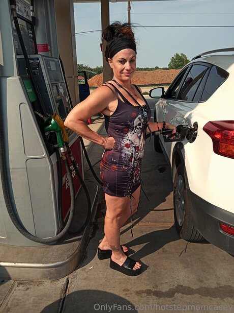 Hotstepmomcasey セクシーなポルノスター 写真