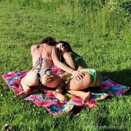 Dumbcuntfree スター 裸 写真