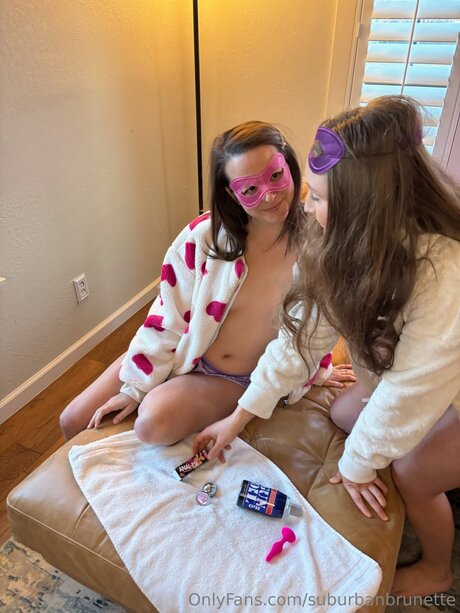 Suburbanbrunette ポルノスター 独占 写真