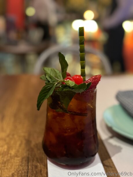 スキニーモデルオンリーファンズ アートxxx 画像