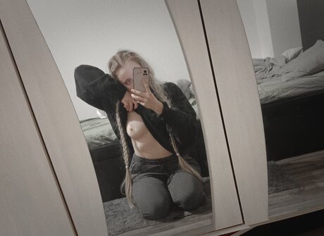 クソ野郎オンリーファンズ セクシーヌード 写真