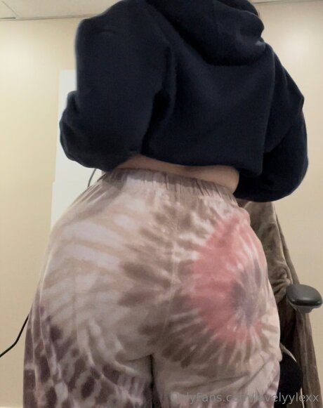 Lovelyylexx ポルノスター 可愛い ギャラリー