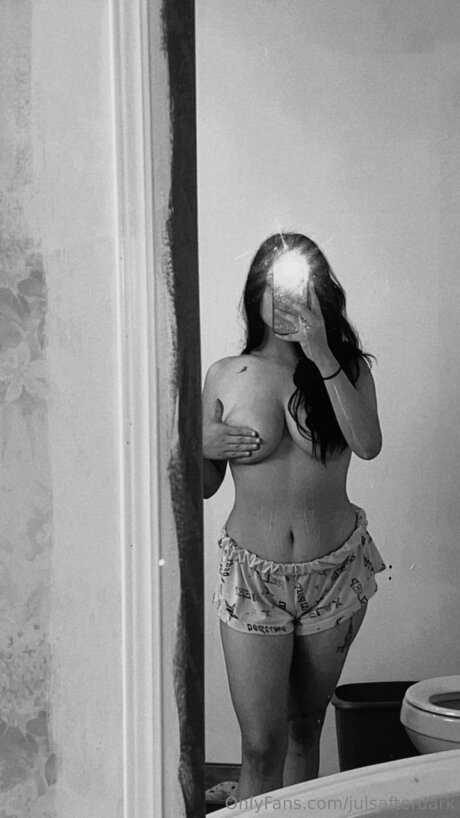 乳首 オンリーファンズ セクシーxxx 写真