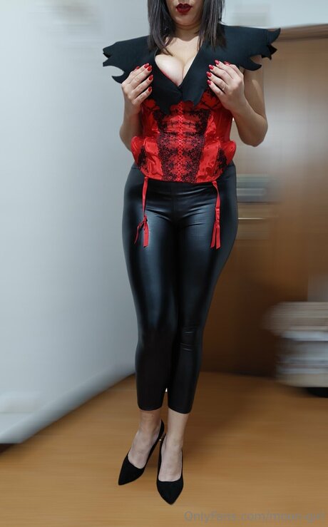 ヌード熟女オンリーファンズ ポルノ アーカイブ