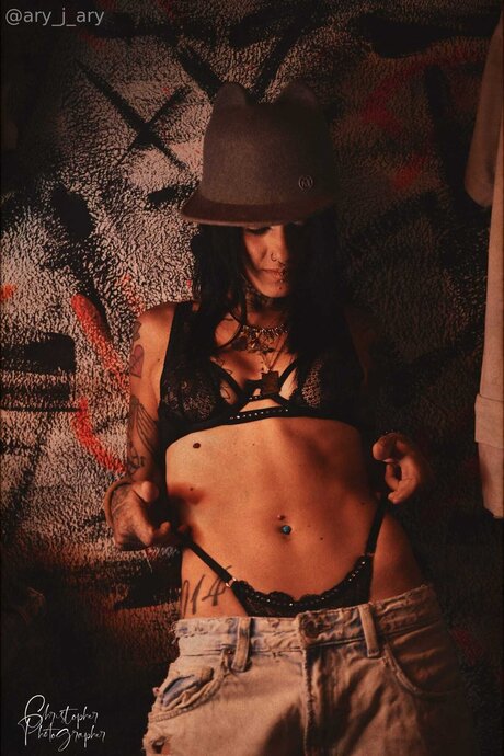 Ary J Ary エロティックなポルノスター 写真