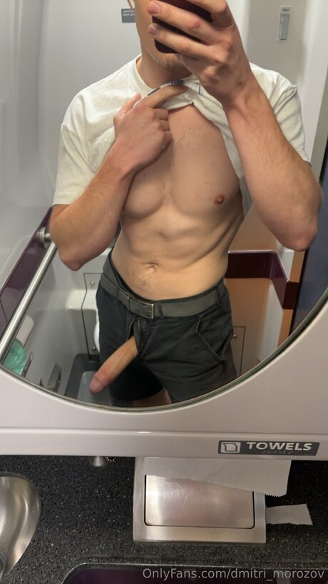 シャワー3P オンリーファンズ アートポルノ ギャラリー