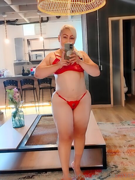 お尻を広げるオンリーファンズ 無料xxx 写真