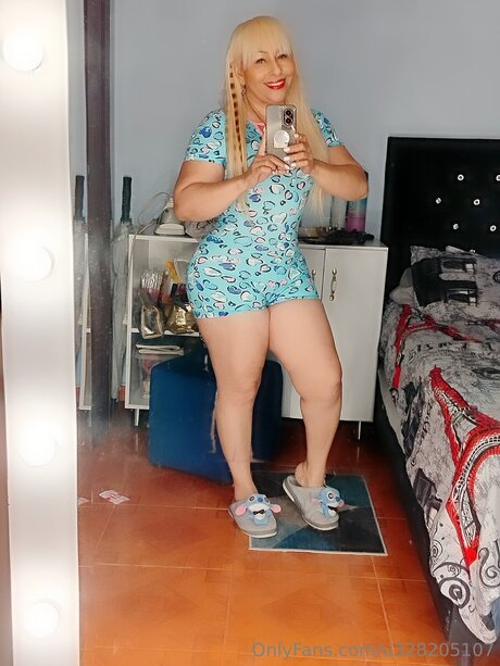 U328205107 XXXモデル 写真