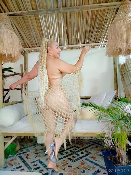 U328205107 独占ポルノスター 写真